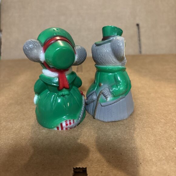 Vintage Christmas Mice Salt & Pepper Shakers Anthropomorphic Plastic JASCO 1981 - Picture 2 of 3